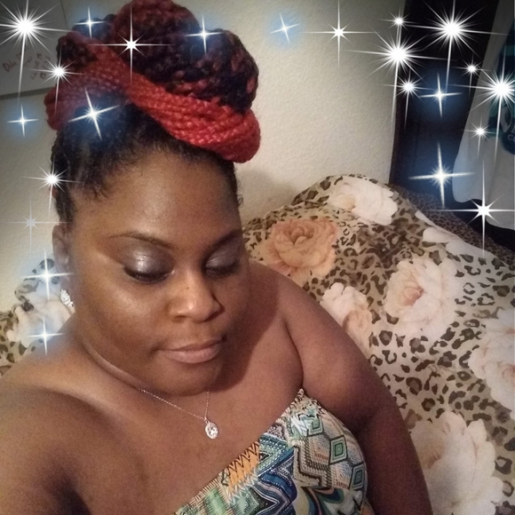 Meet your Posher, Sharice - Picture 1 of 1